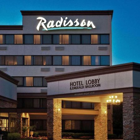 Radisson Hotel Freehold Bagian luar foto