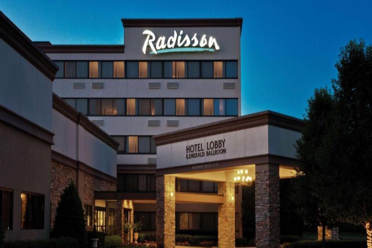 Radisson Hotel Freehold Bagian luar foto