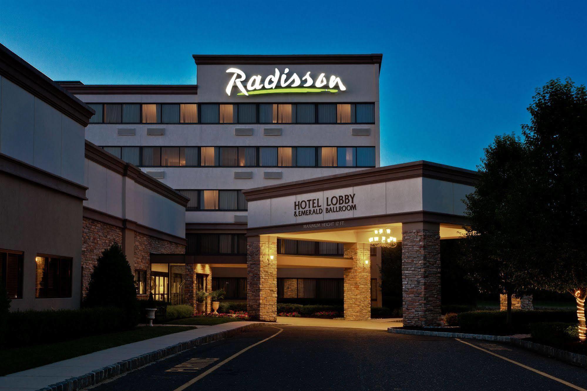 Radisson Hotel Freehold Bagian luar foto